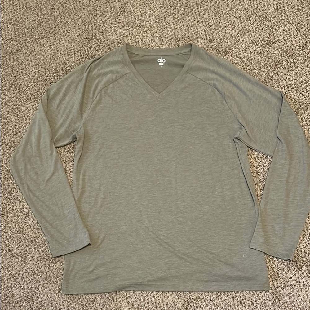 Men’s Alo Yoga Triumph V neck